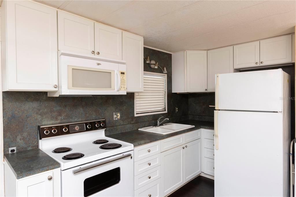 For Sale: $64,999 (2 beds, 1 baths, 528 Square Feet)