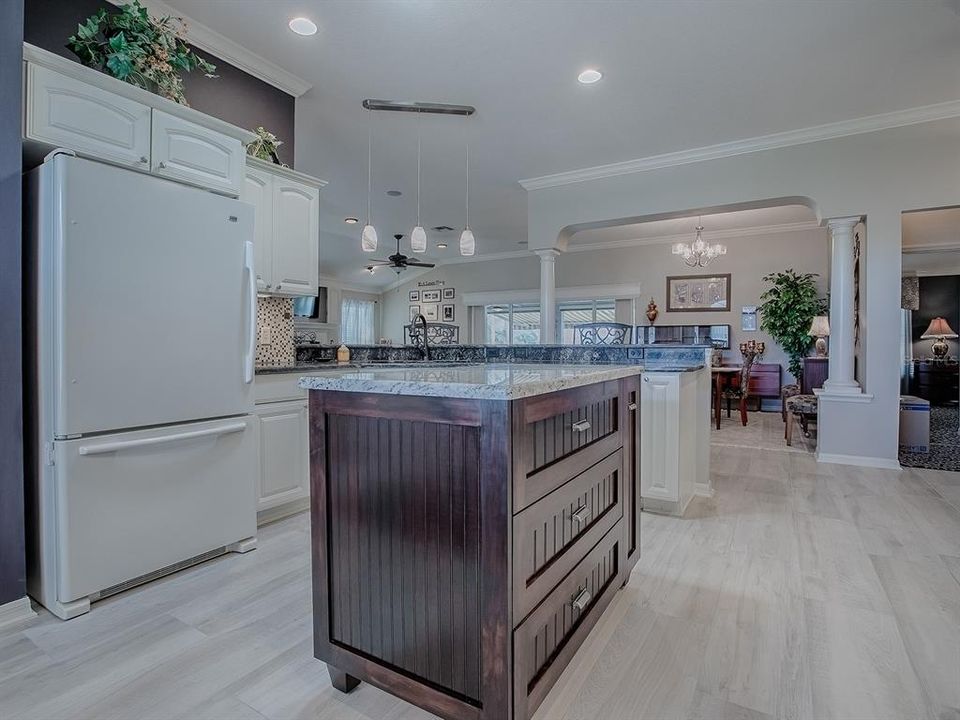 Stunning Kitchen Island with Big Pot Drawers and Secrete Draws.