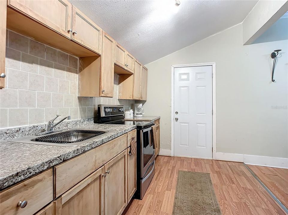 For Sale: $215,000 (2 beds, 1 baths, 1015 Square Feet)