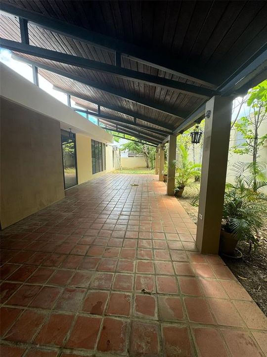 En Venta: $990,000 (4 camas, 2 baños, 2610 Pies cuadrados)