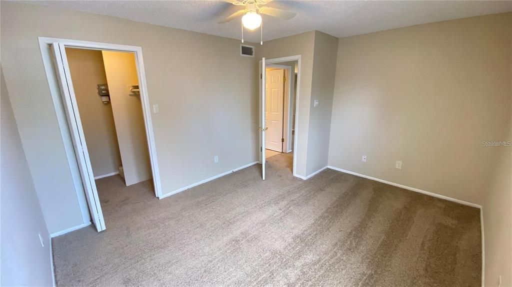 For Sale: $164,900 (1 beds, 1 baths, 645 Square Feet)