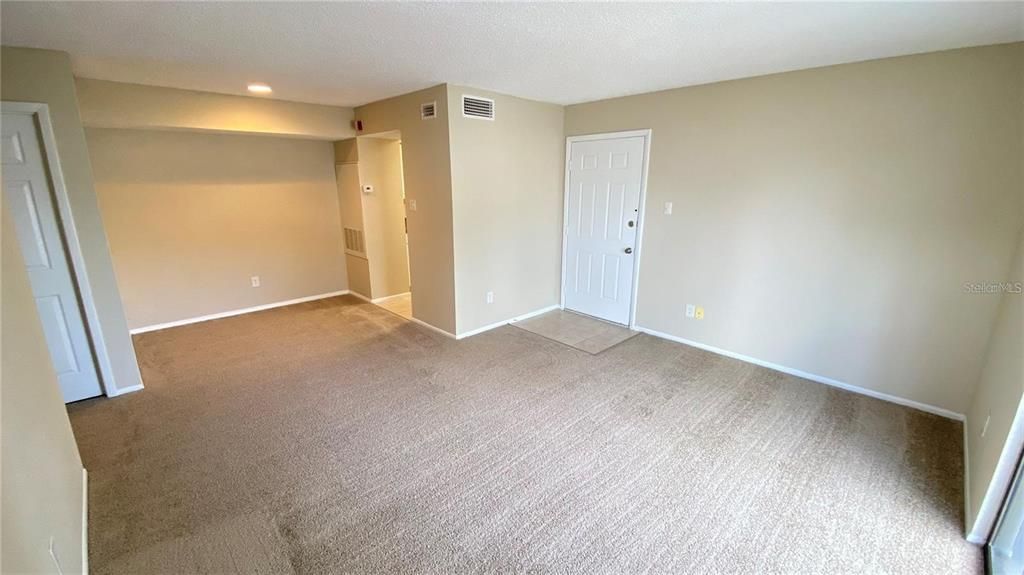 For Sale: $164,900 (1 beds, 1 baths, 645 Square Feet)