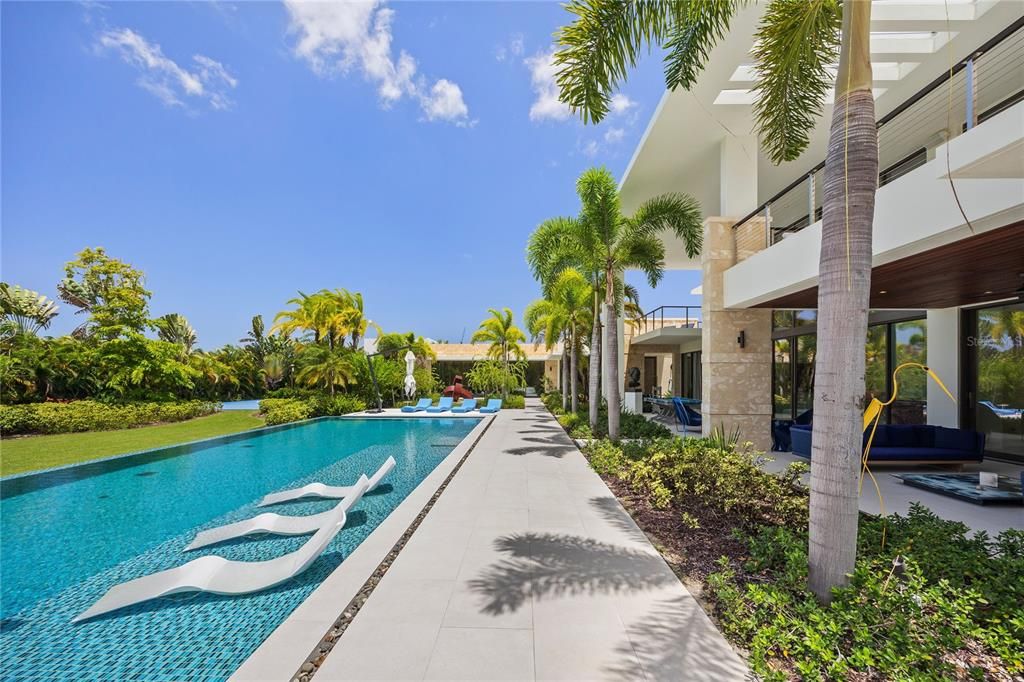 待售: $25,900,000 (7 贝兹, 8 浴室, 13145 平方英尺)