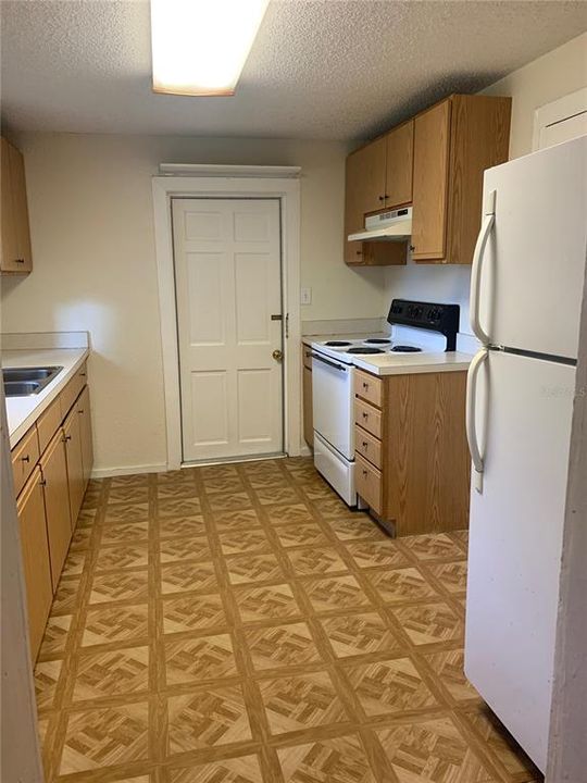 For Rent: $1,295 (1 beds, 1 baths, 665 Square Feet)