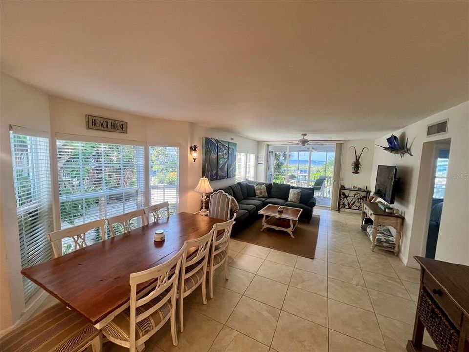 For Sale: $575,000 (2 beds, 2 baths, 1232 Square Feet)