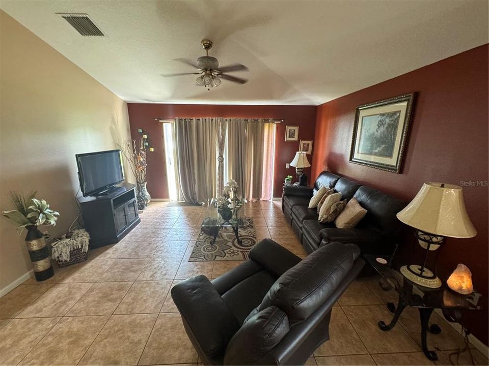 For Sale: $379,900 (4 beds, 2 baths, 1956 Square Feet)