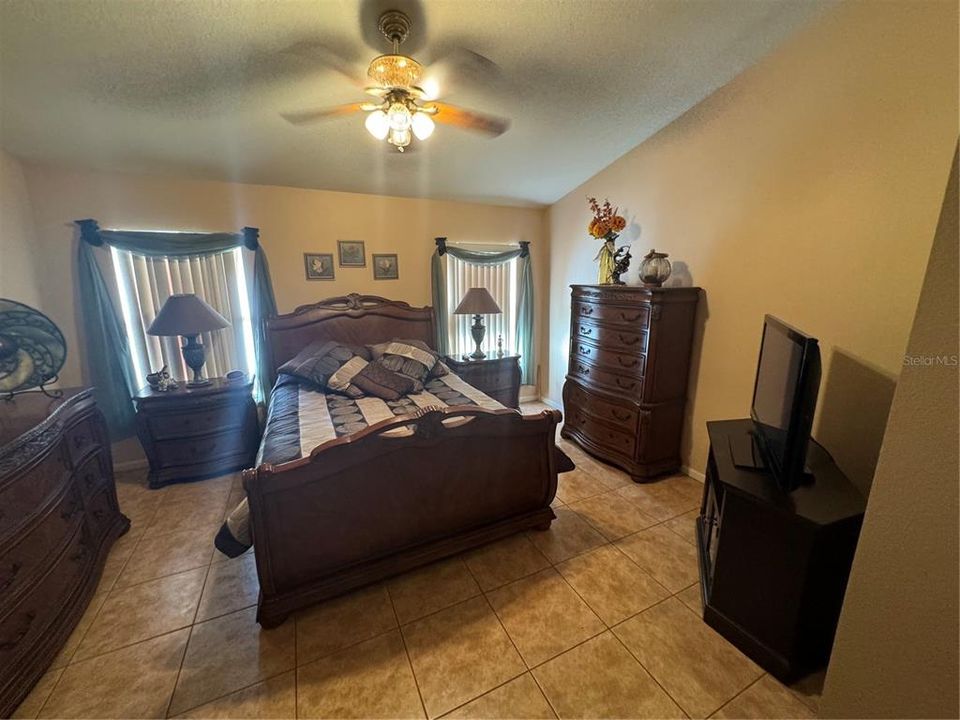 For Sale: $379,900 (4 beds, 2 baths, 1956 Square Feet)