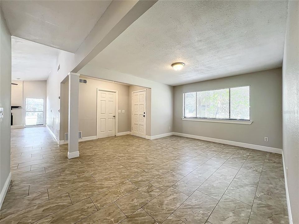 Dining Room / Foyer