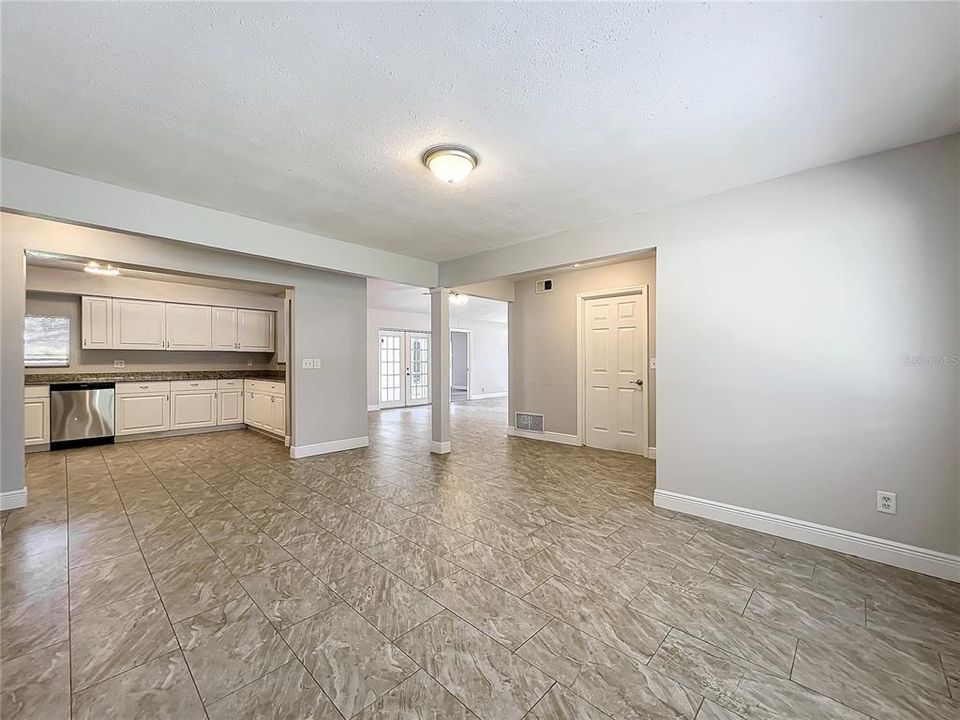 Kitchen/ Dining Room