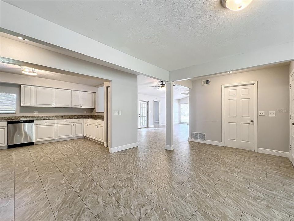 Kitchen/ Dining Room