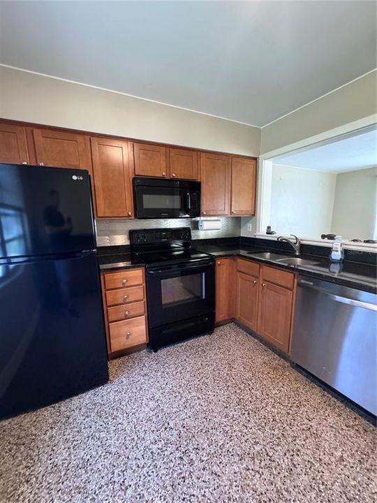 For Sale: $249,900 (2 beds, 1 baths, 960 Square Feet)