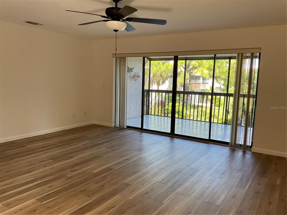 For Sale: $279,000 (2 beds, 2 baths, 1135 Square Feet)