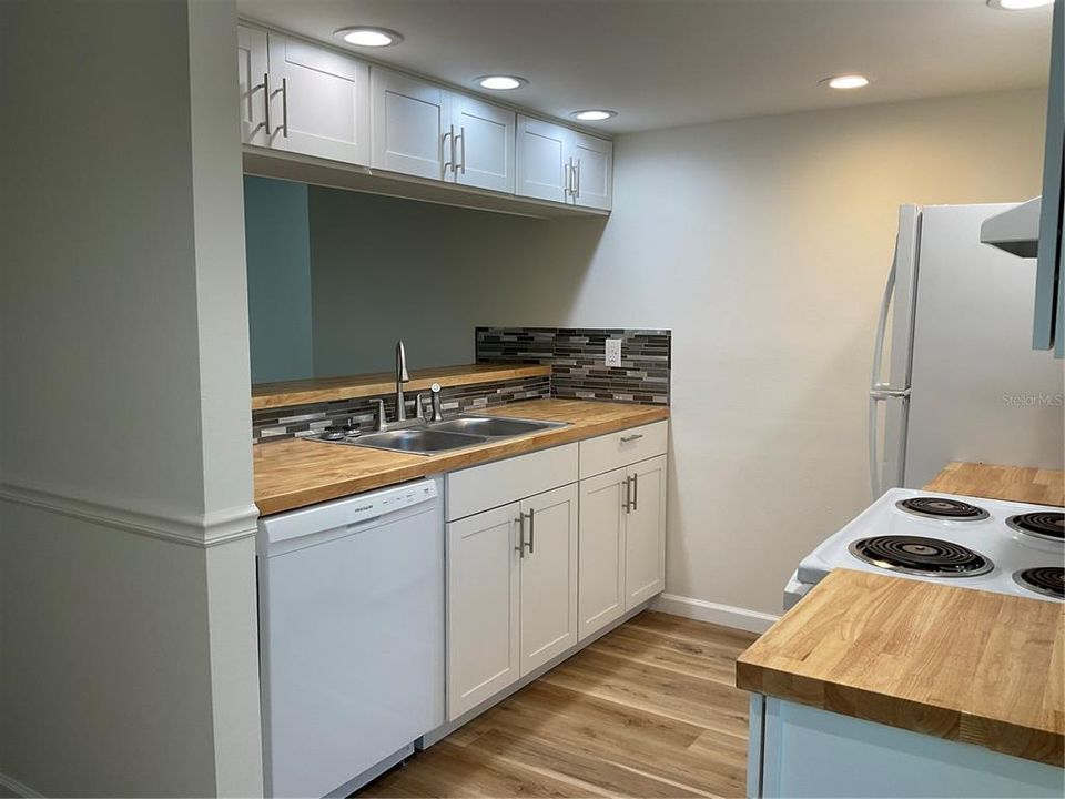 For Sale: $279,000 (2 beds, 2 baths, 1135 Square Feet)