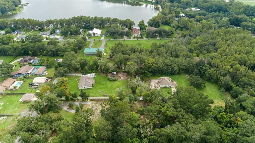 На продажу: $850,000 (2.85 acres)