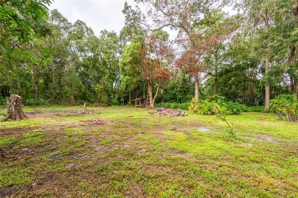 На продажу: $850,000 (2.85 acres)