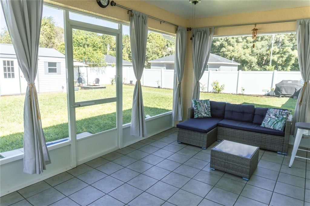 Screened in porch!