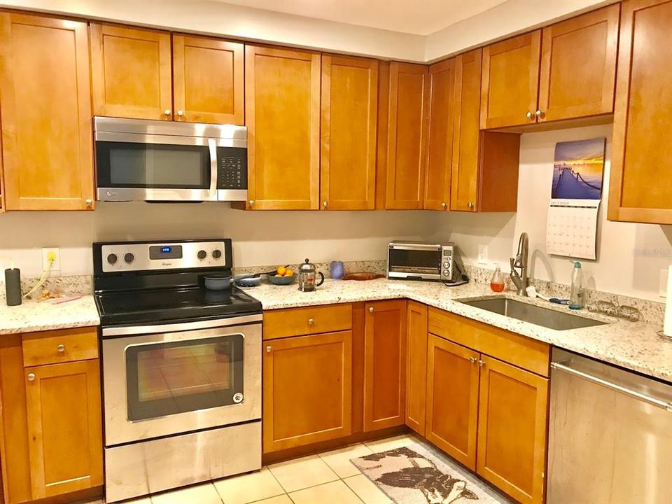 For Rent: $2,800 (3 beds, 2 baths, 1014 Square Feet)