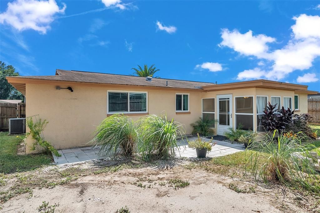 For Sale: $275,000 (3 beds, 2 baths, 1261 Square Feet)