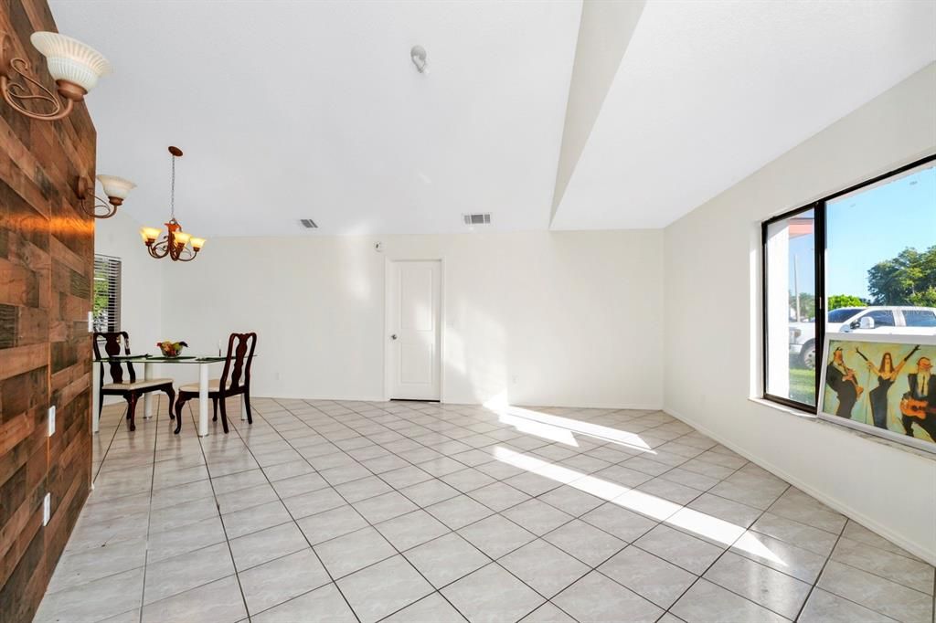 For Sale: $425,000 (3 beds, 2 baths, 1662 Square Feet)