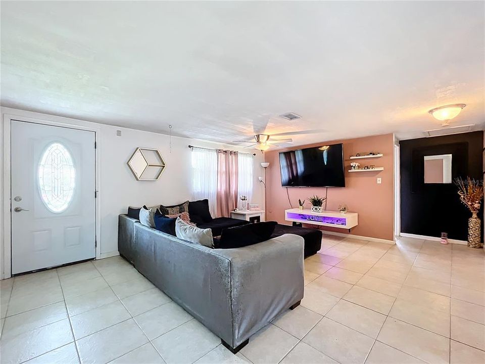 For Sale: $358,000 (3 beds, 2 baths, 1244 Square Feet)