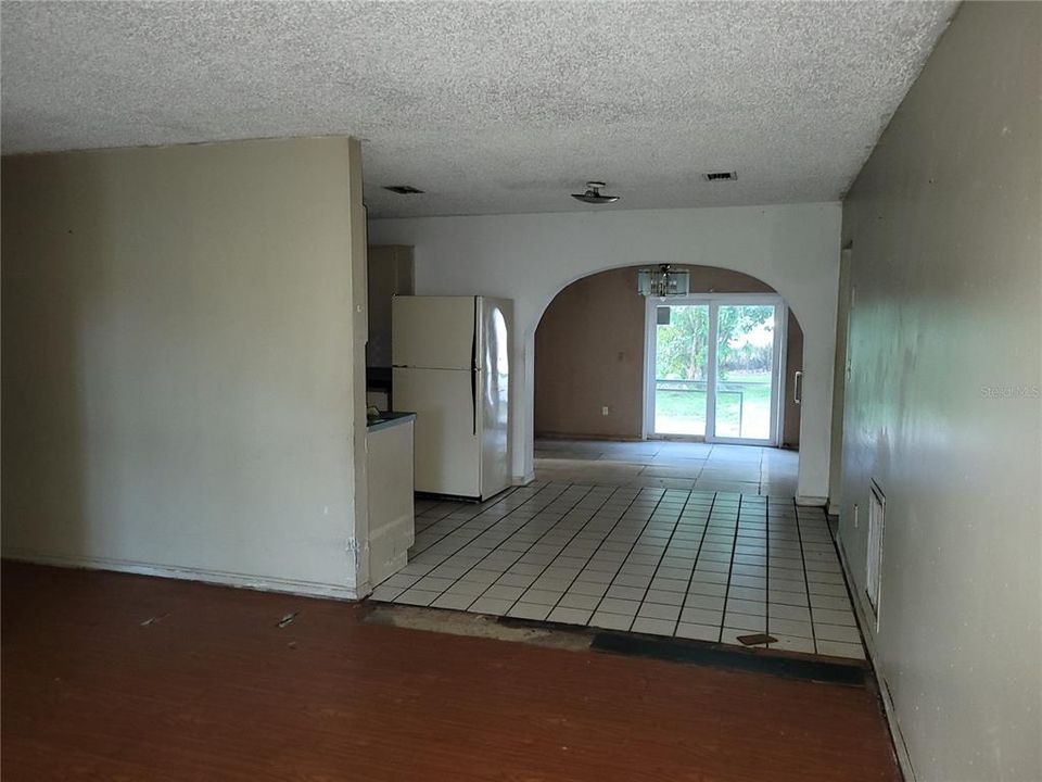 For Sale: $190,000 (4 beds, 2 baths, 1339 Square Feet)