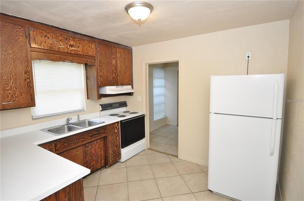 For Rent: $1,595 (3 beds, 1 baths, 861 Square Feet)