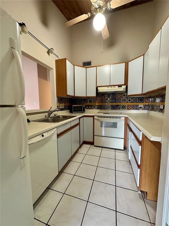 For Rent: $1,850 (2 beds, 2 baths, 1216 Square Feet)