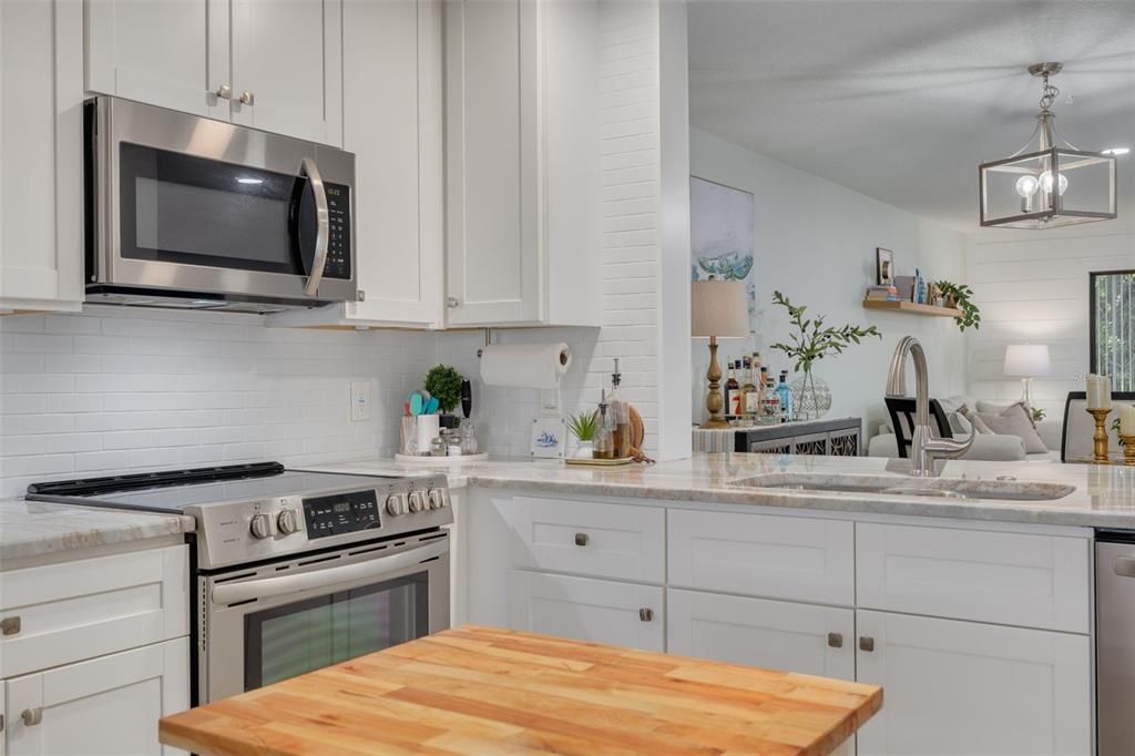 Kitchen Bar / Open Floor Plan