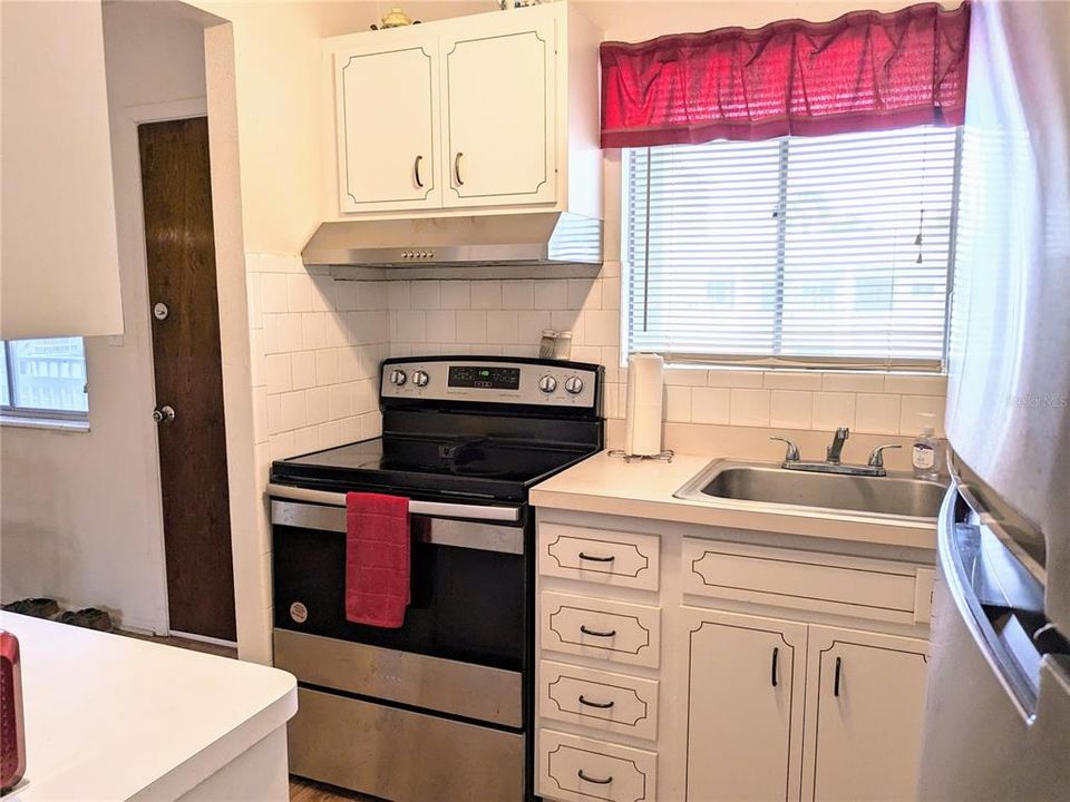 For Sale: $128,200 (2 beds, 1 baths, 706 Square Feet)