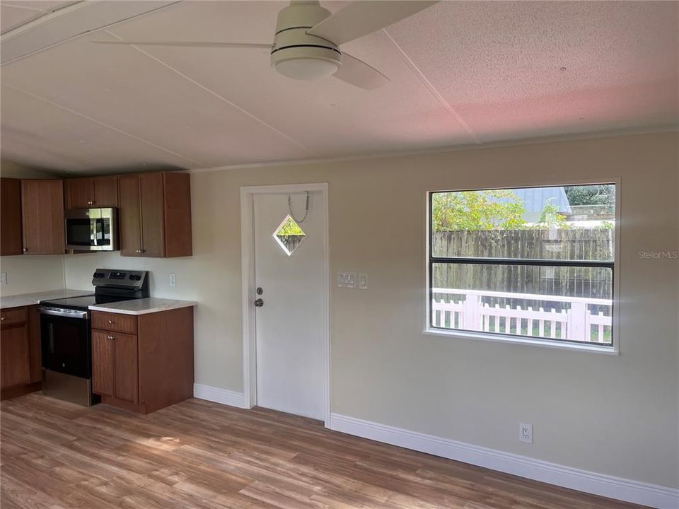 For Sale: $174,900 (2 beds, 2 baths, 784 Square Feet)