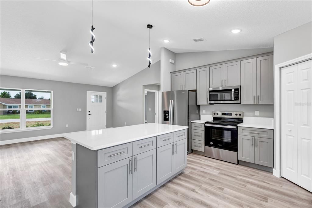 Active With Contract: $2,000 (3 beds, 2 baths, 1439 Square Feet)