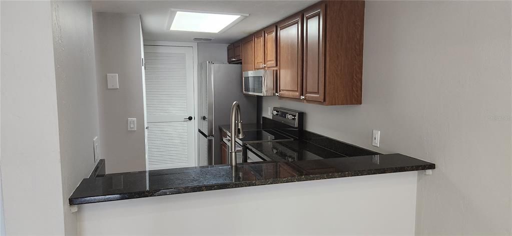 For Rent: $1,600 (2 beds, 1 baths, 1020 Square Feet)