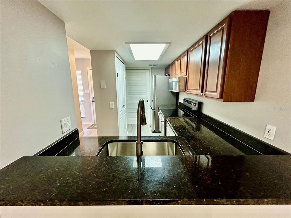 For Rent: $1,600 (2 beds, 1 baths, 1020 Square Feet)