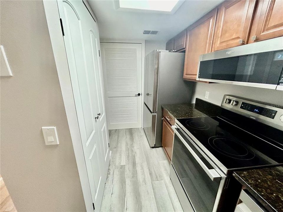 For Rent: $1,600 (2 beds, 1 baths, 1020 Square Feet)