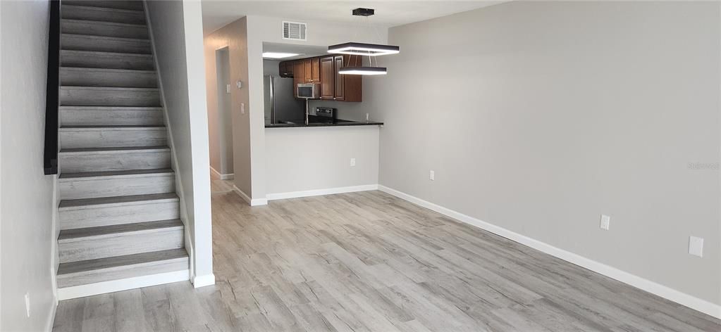 For Rent: $1,600 (2 beds, 1 baths, 1020 Square Feet)