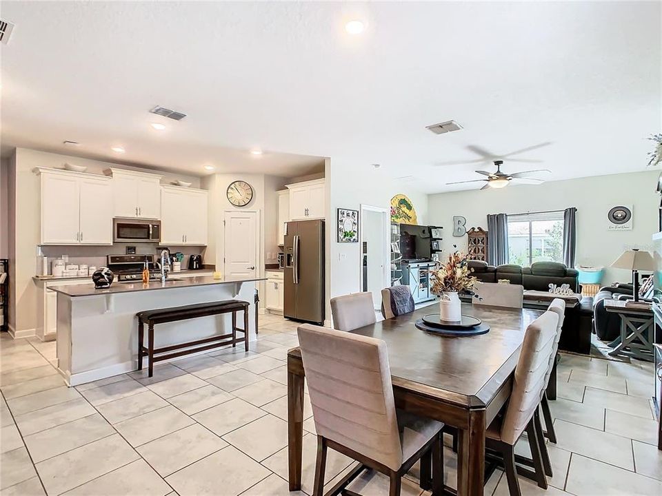 For Sale: $399,999 (4 beds, 2 baths, 1850 Square Feet)