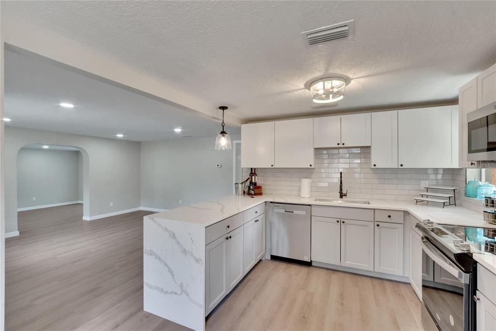 For Sale: $349,900 (3 beds, 2 baths, 1351 Square Feet)