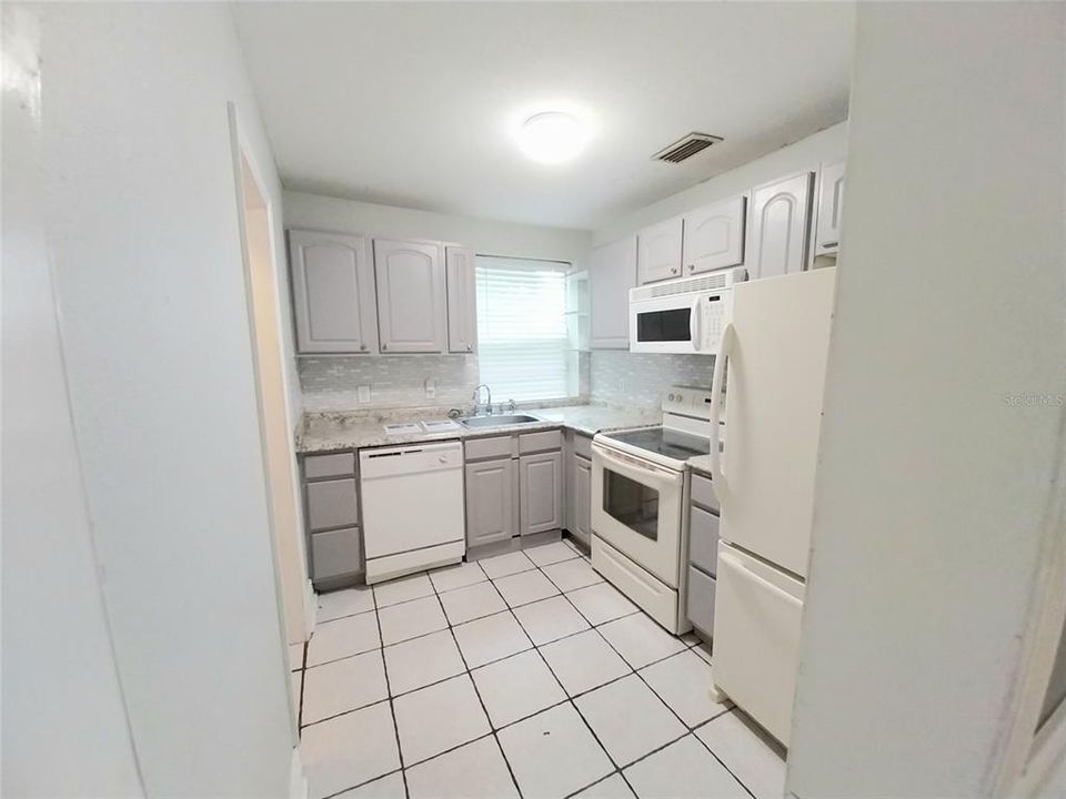 For Sale: $250,000 (3 beds, 2 baths, 1140 Square Feet)