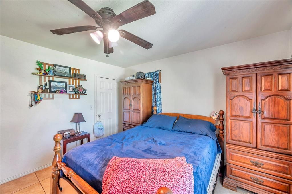 For Sale: $325,000 (3 beds, 1 baths, 1092 Square Feet)