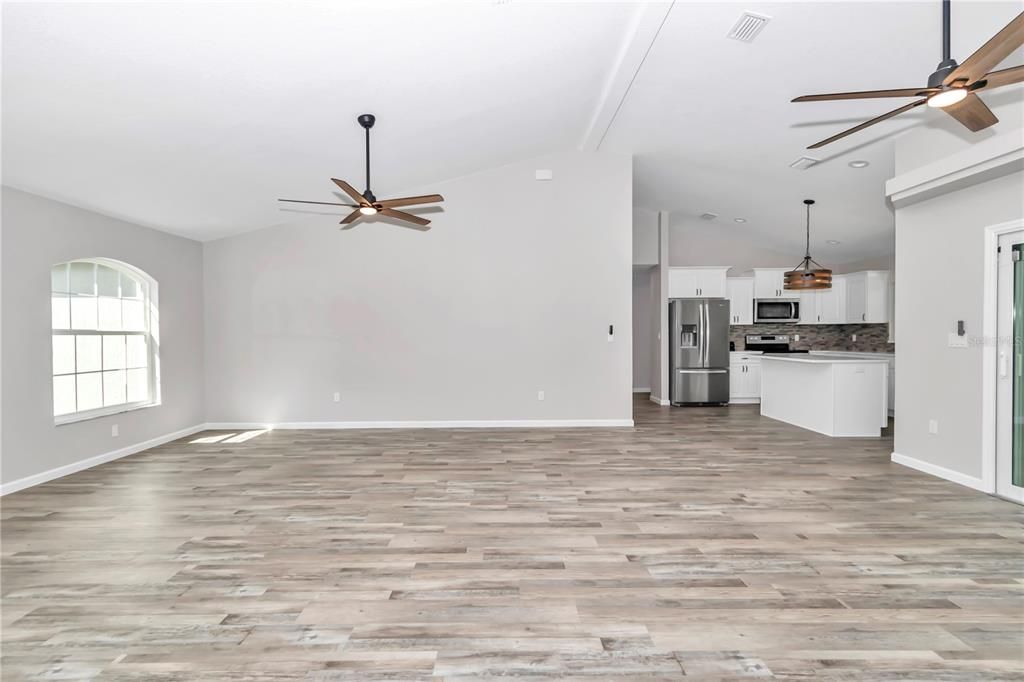 For Sale: $549,000 (3 beds, 2 baths, 1619 Square Feet)