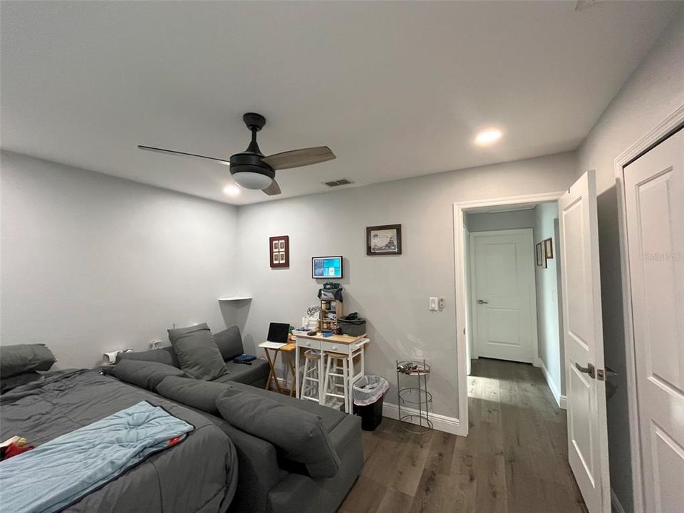 For Sale: $260,000 (2 beds, 1 baths, 858 Square Feet)