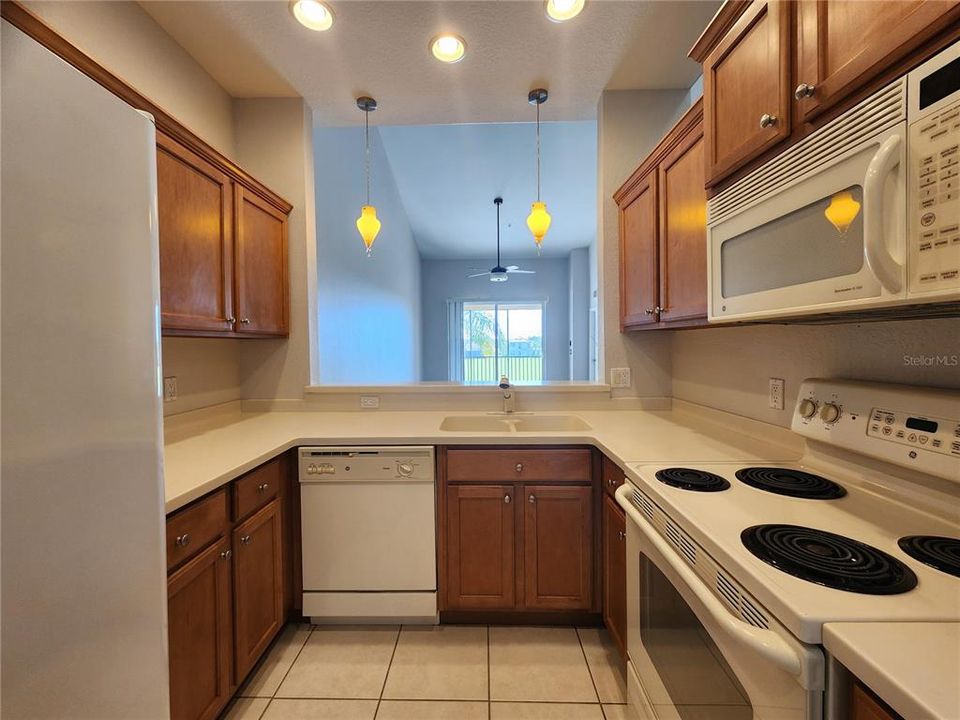 For Sale: $289,900 (2 beds, 2 baths, 1104 Square Feet)