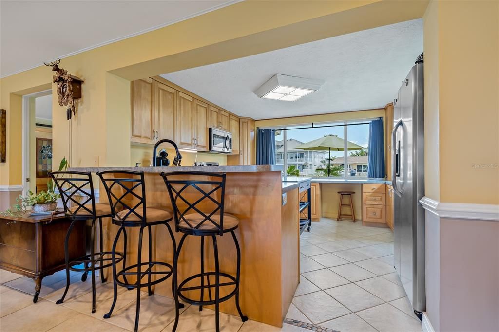 BEAUTIFULLY APPOINTED KITCHEN!