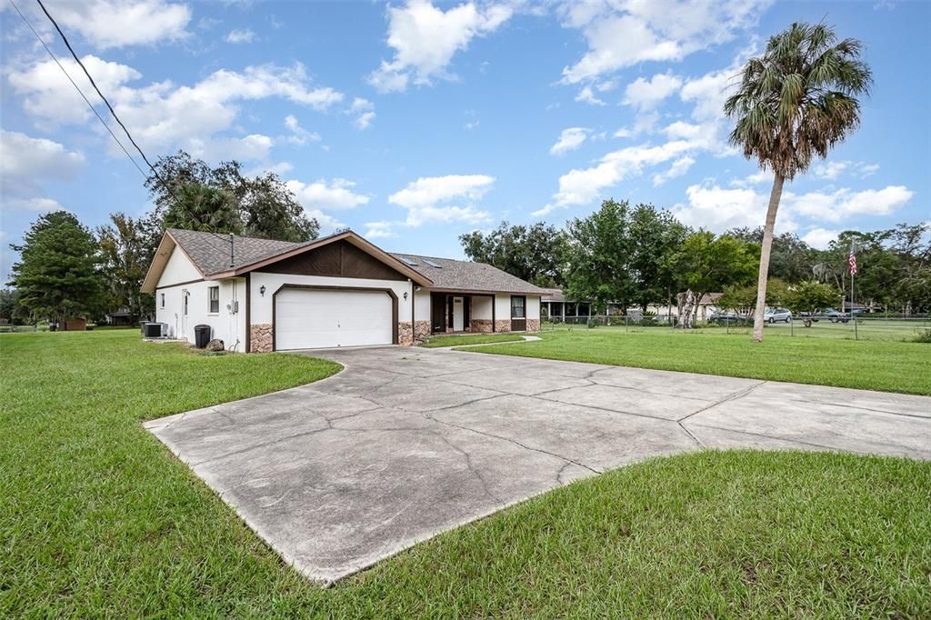 For Sale: $285,000 (3 beds, 2 baths, 1784 Square Feet)