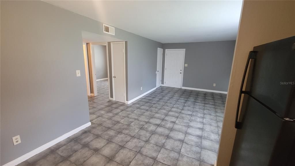 For Rent: $1,199 (2 beds, 1 baths, 702 Square Feet)