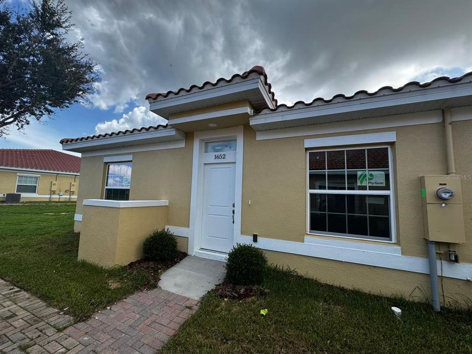 For Sale: $214,990 (2 beds, 2 baths, 1055 Square Feet)