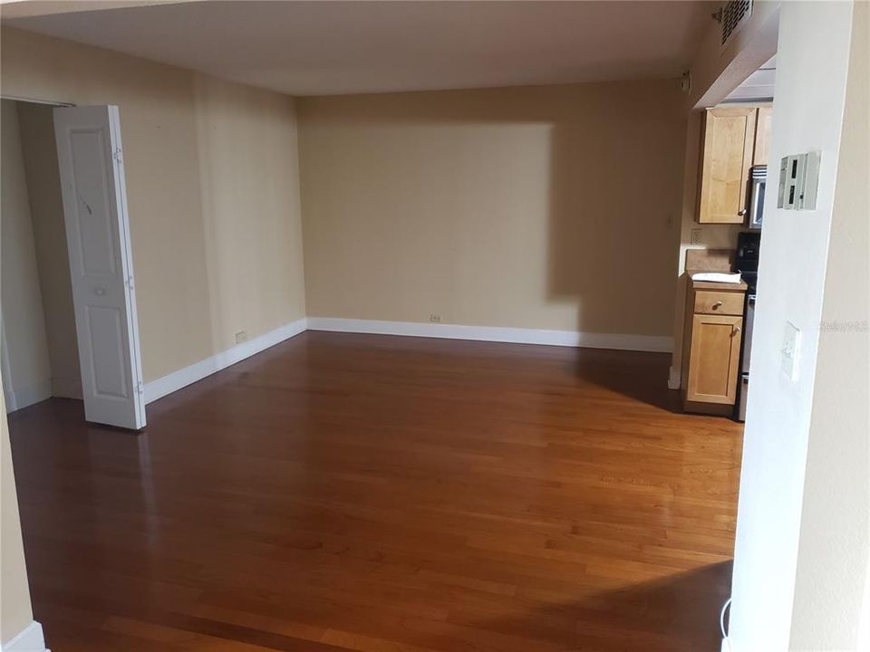 For Sale: $250,000 (2 beds, 2 baths, 1392 Square Feet)