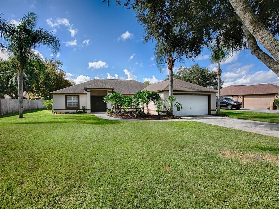 For Sale: $410,000 (3 beds, 2 baths, 1951 Square Feet)