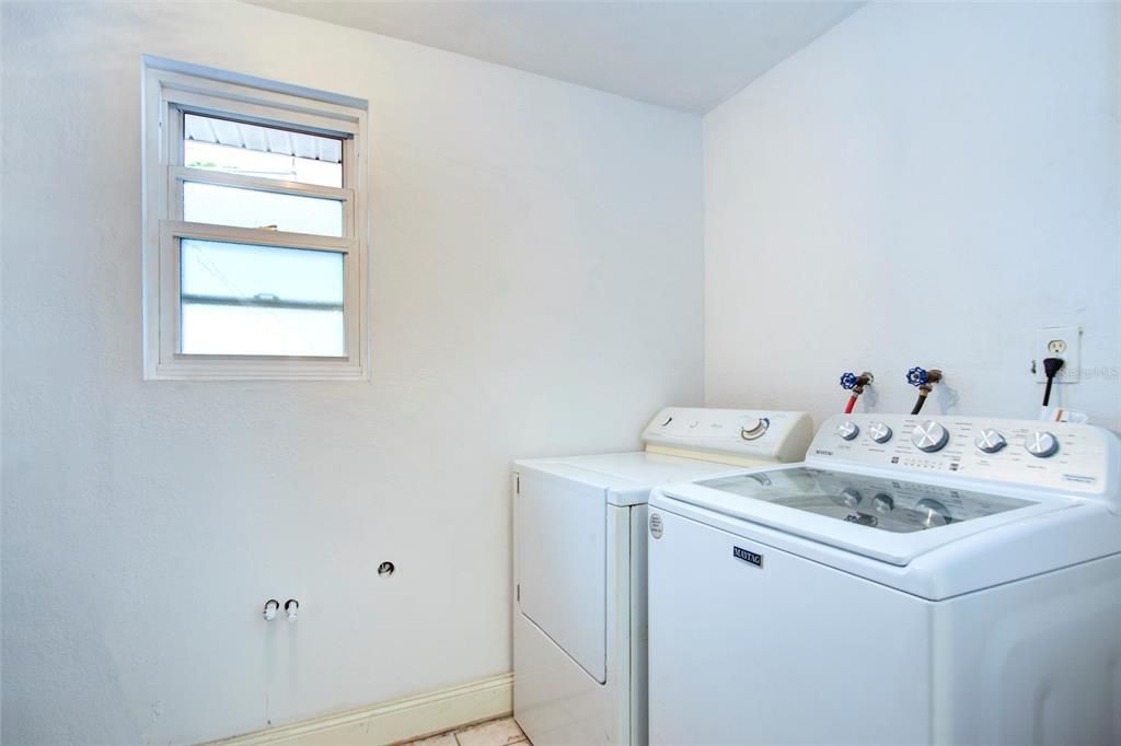 For Sale: $449,000 (3 beds, 2 baths, 1824 Square Feet)