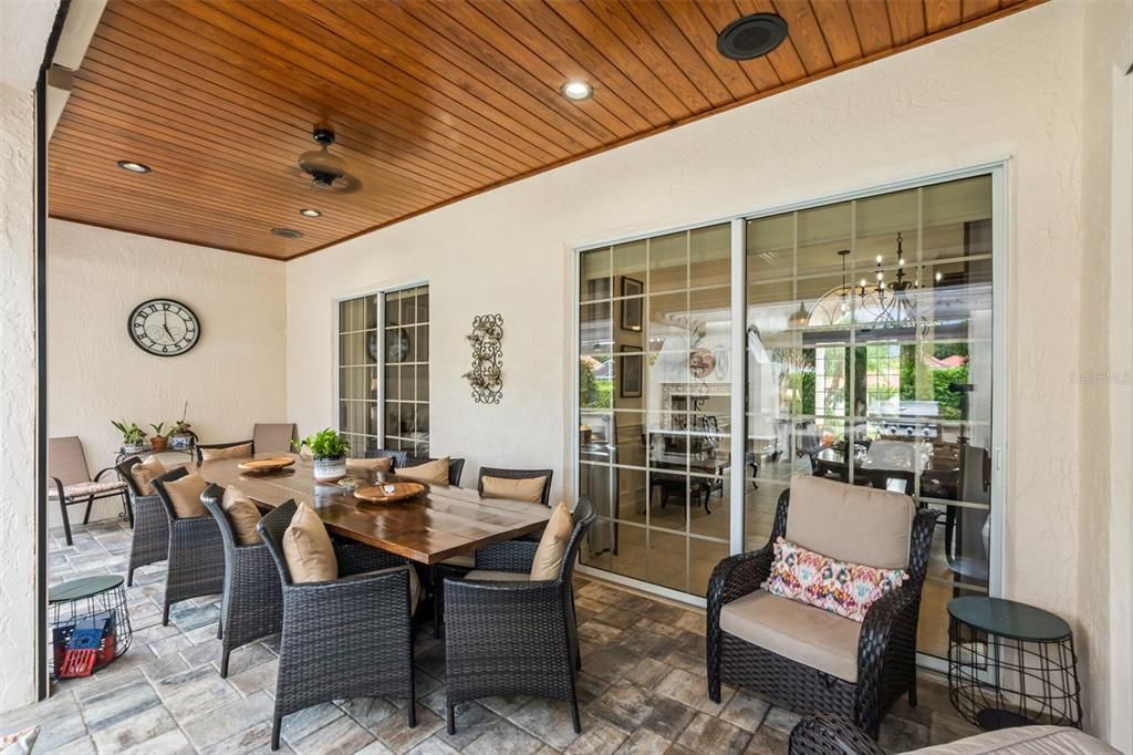 Entertaining area on lanai